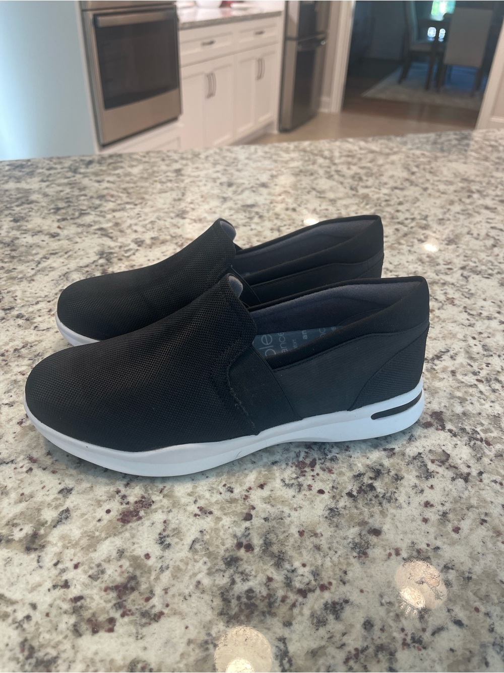 Softwalk Vantage Slip On Sneaker Black 9.5W Grays Anatomy Collection NEW